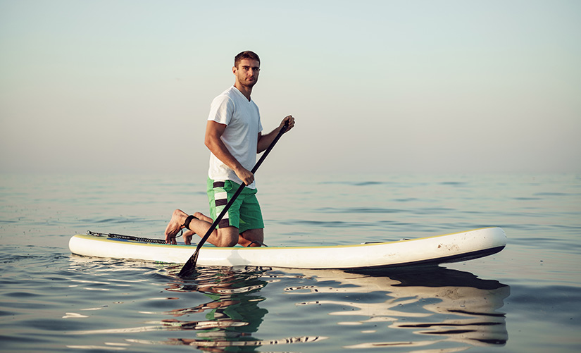 https://supscout.b-cdn.net/wp-content/uploads/how-to-paddle-board-on-your-knees-1.jpg